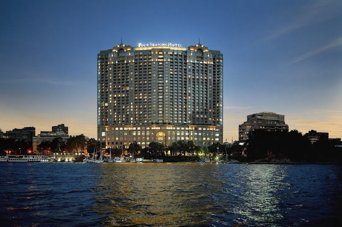 Four Seasons Nile Plaza — Zitouni & Upper Deck Lounge, El Cairo